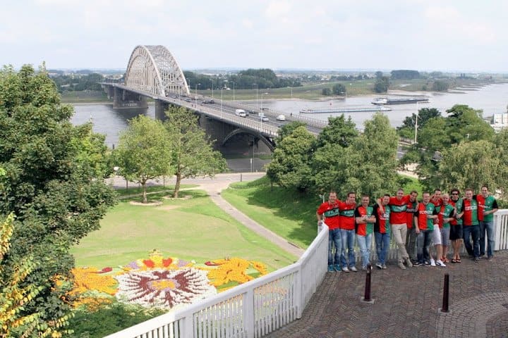 Overzichts foto met de waalbrug